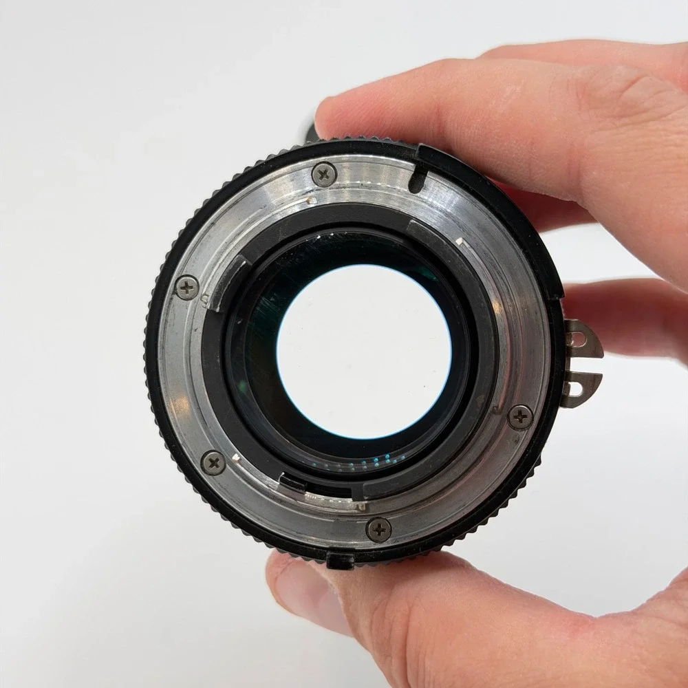 Nikon Nikkor 105mm f2.5 AI Manual Focus Portrait Lens F-Mount W/ Caps 812719